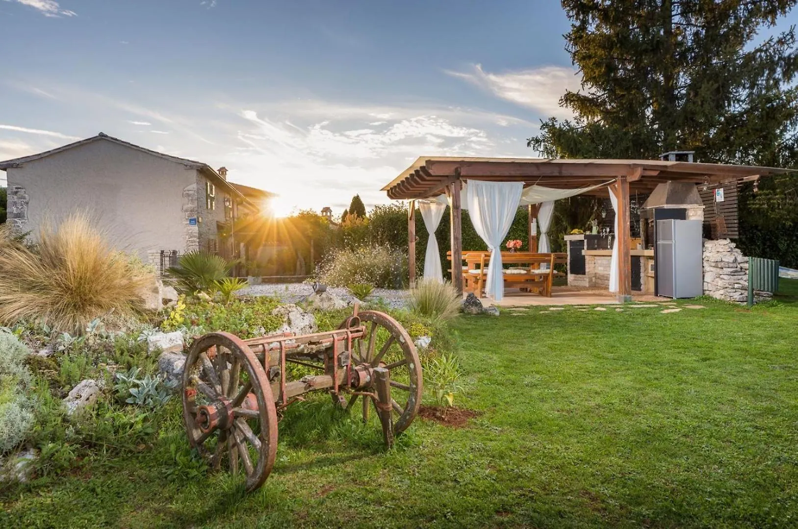 Holiday House Dorstari Heki فيلة