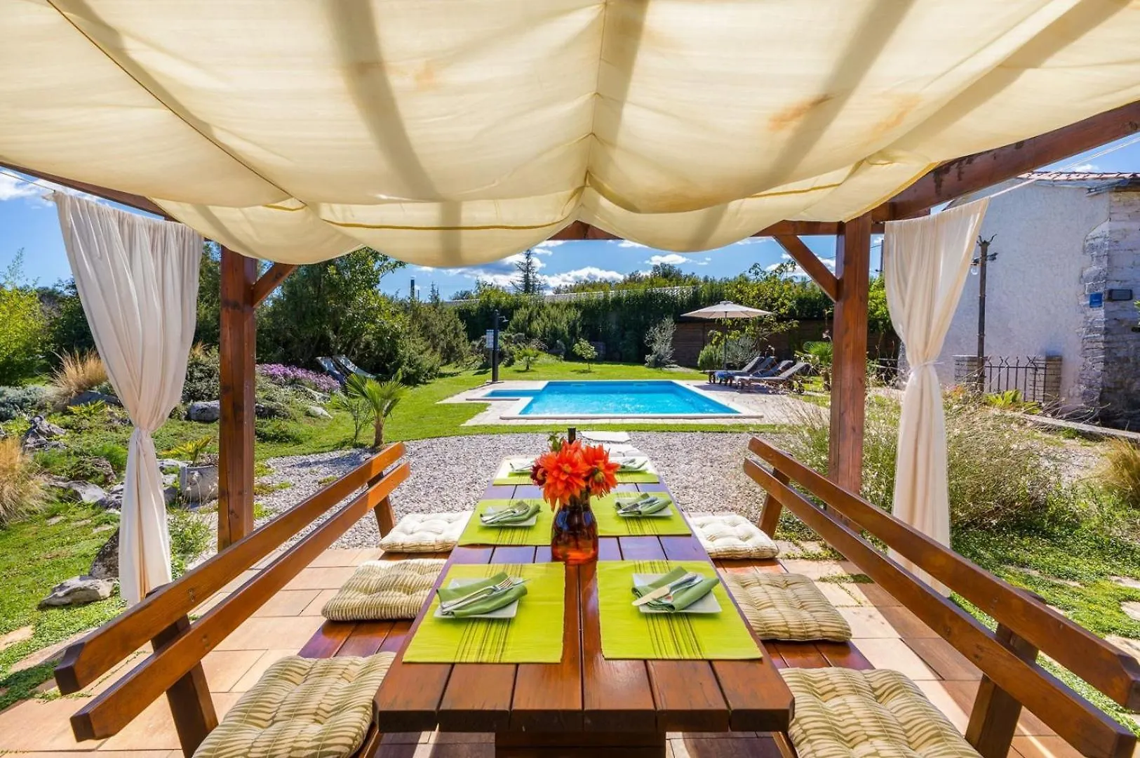 فيلة Holiday House Dorstari Heki